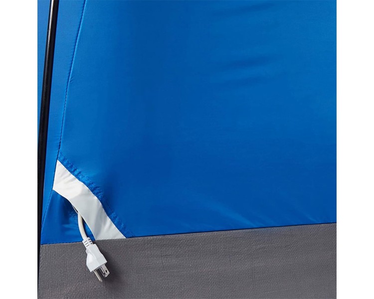 Easy to set up tent with hinged door