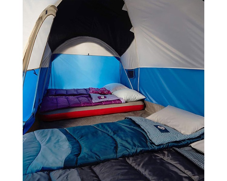 Easy to set up tent with hinged door