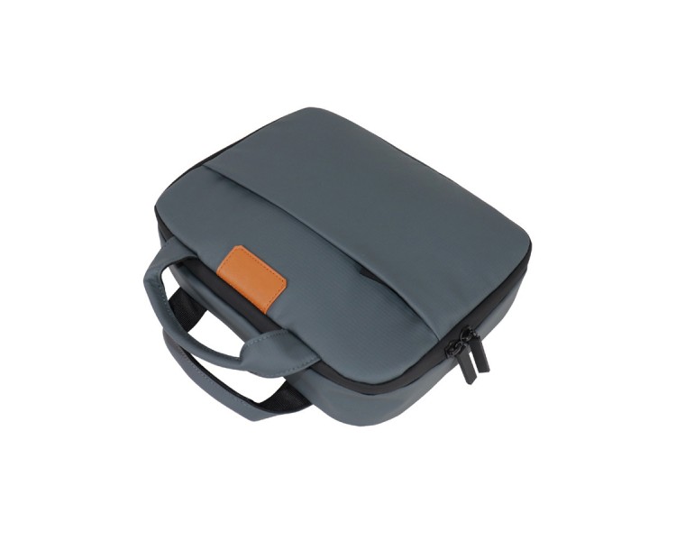 Expandable hanging business toiletry bag